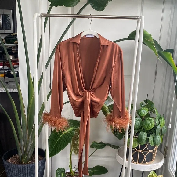 NWOT Rumors Tie-Front Blouse with Feather Cuffs - Picture 3 of 7